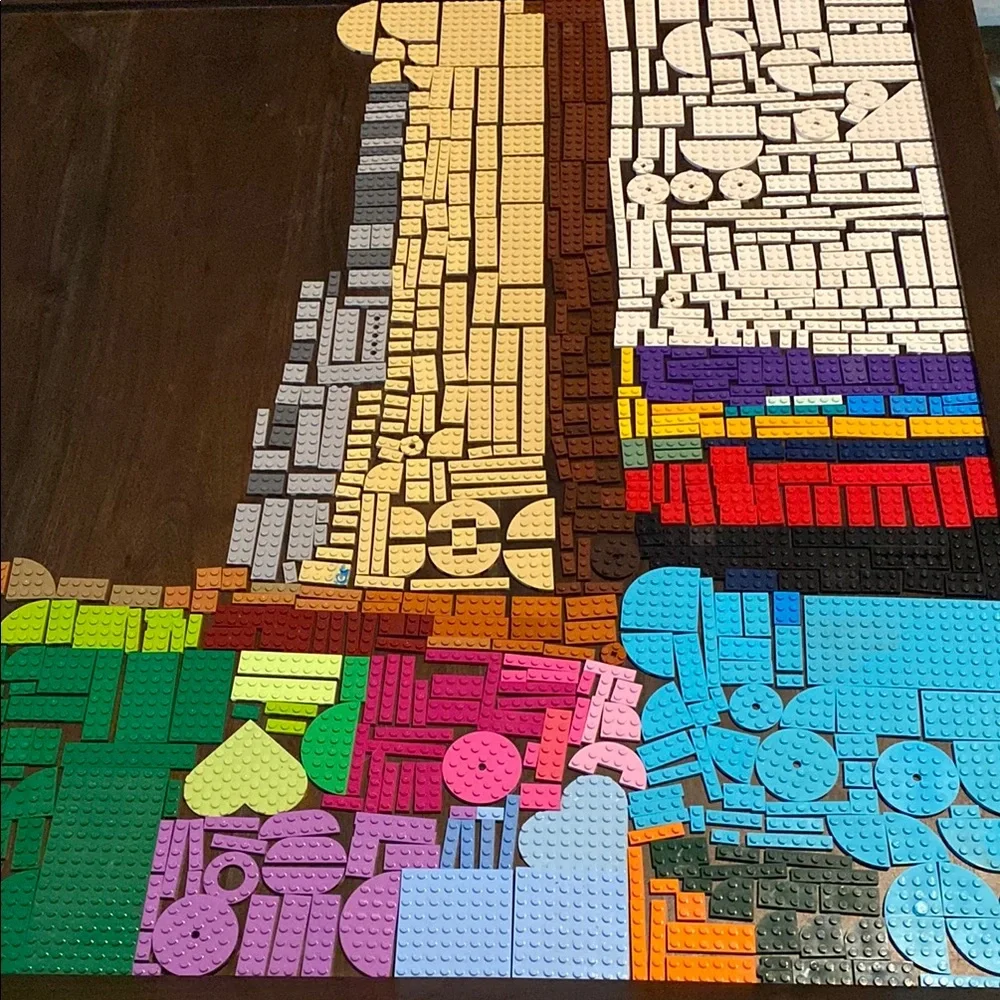 752 LEGO Pieces / Over 2 Pounds Multiple colors and sizes / Flat Legos